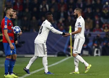 Karim Benzema fue sustituido por Vinicius.