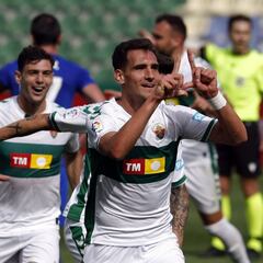 El Elche coge el primer salvavidas de Escribá