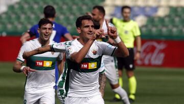 Dani Calvo celebra un gol con el Elche.