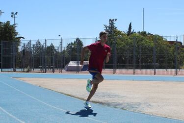 S¨¢nchez-Valladares: "Tenemos la presi¨®n de demostrar que el atletismo est¨¢ en forma"