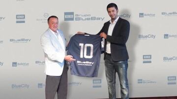 Joaquim Janer y Moayad Shatat rubricaron el acuerdo entre el M&aacute;laga y BlueBay.