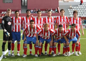 Atlético Madrid B before a game in 2009