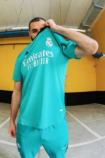 Karim Benzema posa con la nueva 'piel' del equipo merengue.