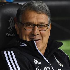 'Tata' Martino: contento con México, molesto con el arbitraje
