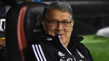 'Tata' Martino: contento con México, molesto con el arbitraje