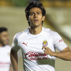 La alineación titular de Chivas para enfrentar a Querétaro