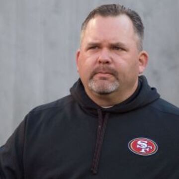 Greg Roman en su etapa como coordinador ofensivo de los San Francisco 49ers.