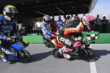 La divertida carrera de minimotos en Motegi