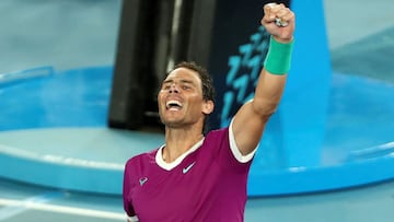 El tenista espa&ntilde;ol Rafa Nadal celebra su victoria ante el italiano Matteo Berrettini en las semifinales masculinas del Open de Australia 2022.