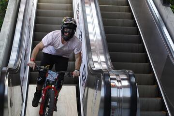 Los mejores exponentes del downhill recorrieron las calles de varios barrios de la comuna trece de Medellín. Con el evento se buscaba que el recorrido de 2260 metros se convierta en un nuevo récord mundial. Los Récord Guiness enviaron dos representantes para avalarlo. Uno de los participantes fue el mejor de la modalidad, el estadounidense Nicholi Rogatkin.