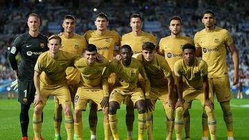 SAN SEBASTIAN, SPAIN - AUGUST 21: Players of FC Barcelona pose for a team photograph prior to the LaLiga Santander match between Real Sociedad and FC Barcelona at Reale Arena on August 21, 2022 in San Sebastian, Spain. (Photo by Juan Manuel Serrano Arce/Getty Images)