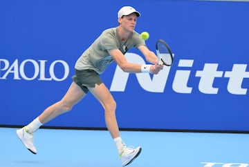 Turin (Italy), 05/11/2024.- Jannik Sinner of Italy holds a practice session at the Sporting Press Club in Turin, Italy, 05 November 2024. The ATP men's singles world number 1 is preparing for the ATP Finals that will run from 10-17 November in Turin. (Tenis, Italia) EFE/EPA/ALESSANDRO DI MARCO
