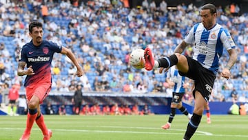 Espanyol's Spanish forward Raul de Tomas controls the ball next to Atletico Madrid's Montenegrin defender Stefan Savic (L) during the Spanish League football match between RCD Espanyol and Club Atletico de Madrid at the RCDE Stadium in Corn