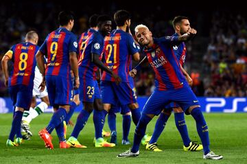 Neymar celebra el 3-0.