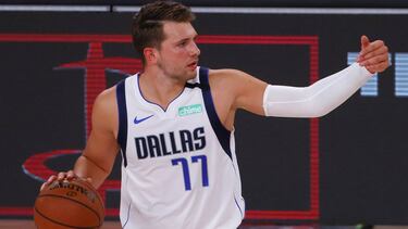 LAKE BUENA VISTA, FLORIDA - AUGUST 17: Luka Doncic #77 of the Dallas Mavericks sets up the play against the LA Clippers during the first quarter in Game One of the Western Conference First Round during the 2020 NBA Playoffs at AdventHealth Arena at ESPN W