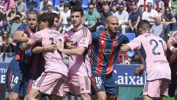 Con el Huesca volcado en busca de la igualada, el Oviedo puso la puntilla en un contragolpe letal, que Borja Sánchez culminó con un zurdazo espectacular tras internarse en el área. Su fuerte disparo se coló por el palo corto de la portería de Álvaro Fernández.