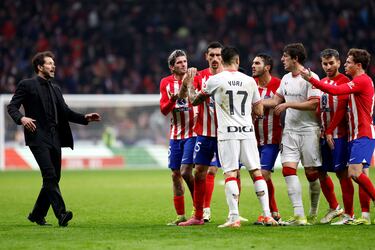 Hernández Hernández pitó el final del encuentro pero las rencillas entre los jugadores de los dos equipos todavía estaban vivas. Una colleja de Yuri Berchiche a Koke lo originó todo. Tras ello De Paul reaccionó y el defensor del Athletic le denominó "bocachancla".  Posteriormente jugadores de ambos conjuntos se unieron a la tangana, incluido Simeone que se encaró con algunos jugadores del conjunto vasco.