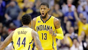 Paul George, junto a Jeff Teague, durante un partido de primera ronda del Playoffs ante Toronto Raptors.