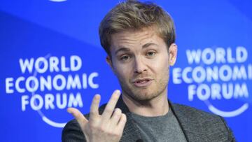 LG8988 WEF DAVOS (SUIZA) 20/01/2017.- El campe&oacute;n mundial de F&oacute;rmula 1 en 2016, Nico Rosberg, participa en una mesa redonda celebrada en el marco del Foro Econ&oacute;mico Mundial que acoge la ciudad alpina de Davos (Suiza), hoy, 20 de enero de 2017. EFE/Laurent Gillieron
 PUBLICADA 23/01/17 NA MA32 1COL