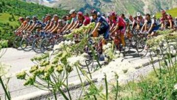 <b>ESPECTACULAR. </b>Cuando llegan los días de montaña en los Alpes, los paisajes son parte de la etapa.