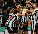 Isak sonríe, el Newcastle vuela