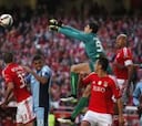 Victoria del Benfica ante otro rival en inferioridad numérica