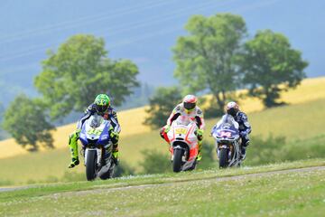 El circuito está ubicado en un valle de la campiña de la Toscana, a 30 kilómetros al nordeste de Florencia.