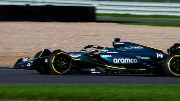 Fernando Alonso, con el Aston Martin AMR24 en Silverstone.