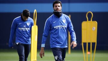 Miguel Torres, entren&aacute;ndose con el M&aacute;laga.