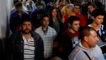 <b>SIN ENTRAR. </b>El público no pudo acceder al interior del estadio, aunque las puertas se suelen abrir una hora antes de cada encuentro.