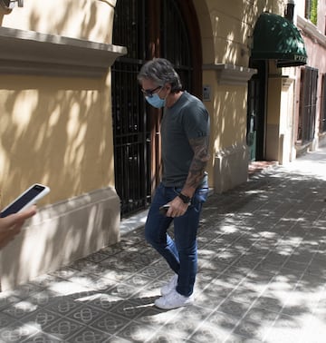 Jorge Messi saliendo de la Fundacion Leo Messi para ir a comer al restaurante.



Foto: Rodolfo Molina



