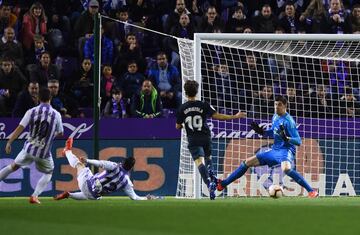 1-0. Anuar marcó el primer tras un pase de Sergi Guardiola.