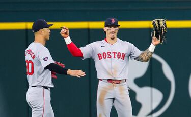 MLB: Dos mexicanos entre los finalistas al premio del guante de oro 2024