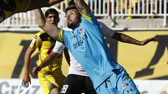 Futbol, San Luis vs Colo Colo.
 Undecima fecha, campeonato de Clausura 2016/17
 El jugador de Colo Colo, Paulo Garces, derecha, juega el bal&oacute;n contra  San L.uis durante el partido de primera division en el estadio Bicentenario Lucio Fari&ntilde;a e