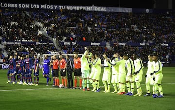 Jeison Murillo jugó su primer partido con el Barcelona ante el Levante en el Estadio Ciudad de Valencia por la ida de los octavos de final de la Copa del Rey. Hizo dupla defensiva junto a Chumi, pero en el remate del partido jugó junto a Lenglet.