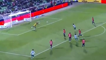 El golazo con que Diego Valdés dejó puntero a su equipo