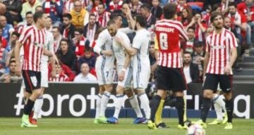 Benzema congratulated by his team mates.