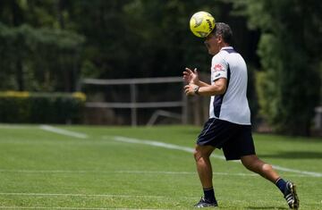 El 'Tuca' es una de las personas que mejor conoce el fútbol mexicano, con los Pumas en su etapa de jugador fue espectacular y ahora como técnico es de los más solventes.