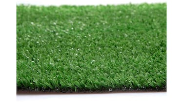 Dale vida a tu terraza con este césped artificial barato