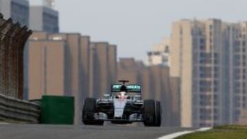 Lewis Hamilton manda con su McLaren.