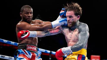 Floyd Mayweather en su último combate de exhibición ante Aaron Chalmers en Londres.