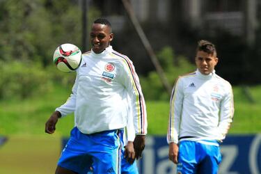 Mina: 'Tengo los pies en la tierra y los ojos en el cielo'