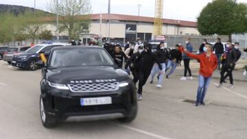 Amenazas con bates y cuchillos entre aficionados y un jugador del Numancia tras el descenso