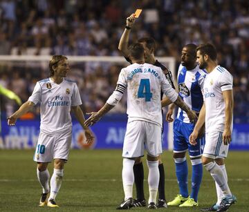 El central del Real Madrid ya suma 19 y se sitúa primero. Único jugador en activo en esta lista, comenzó su carrera en el Sevilla, pero es en el Real Madrid donde ha visto el total de sus tarjetas rojas. Además ocupa el cuarto puesto también en cuanto a tarjetas amarillas se refiere. Uno de los jugadores más laureados de la historia de España.