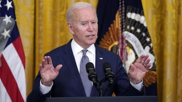 El presidente Joe Biden habla durante un evento para marcar la aprobaci&oacute;n de la Ley del D&iacute;a de la Independencia Nacional del Decimosexto, en el Sal&oacute;n Este de la Casa Blanca, el jueves 17 de junio de 2021, en Washington. 