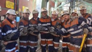Sergio Egea y veteranos del Oviedo visitaron el Pozo Sotón.