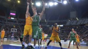 Bourousis derriba al Barça y el Baskonia ya se ve en cuartos