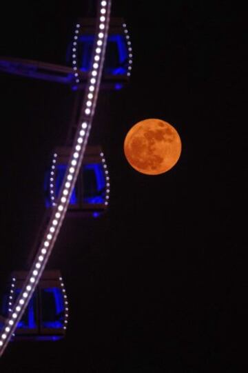 La superluna en Hong Kong.