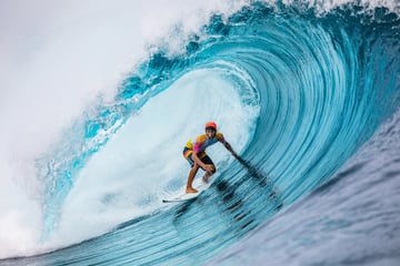 Teahupoo se pone grande y regala una jornada de surf para la historia