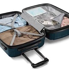 ¿Qué se puede llevar en la maleta facturada en un avión y qué artículos están prohibidos?